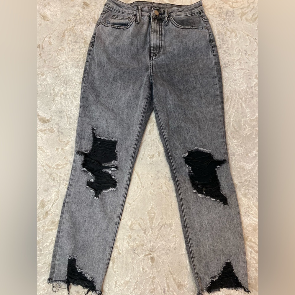 Simple Society~Gray Distressed Frayed Bottom  Straight Jeans~High Rise~Size 7/28